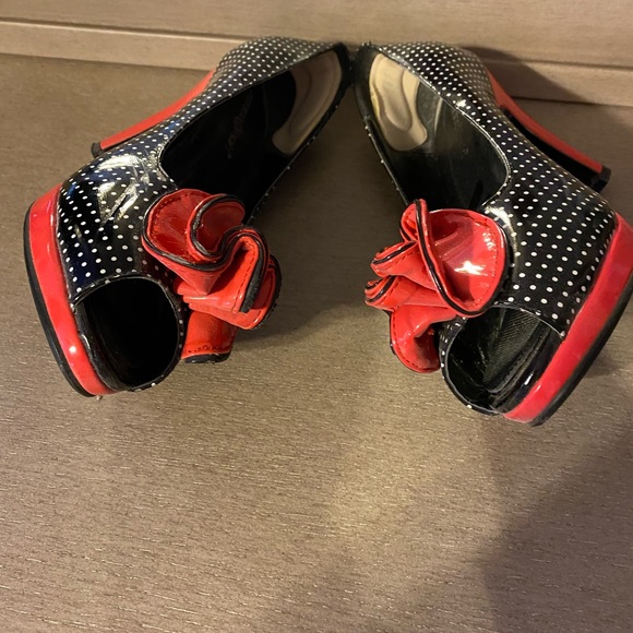 Peak-a-Boo shoes - Picture 4 of 5